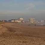 Pour 6 Sur La Grande Plage, St Gilles *